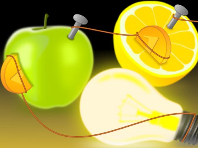 Батарейки из лимона, яблока, апельсина, лука Почему нельзя обойтись только одной парой «медь-магний»